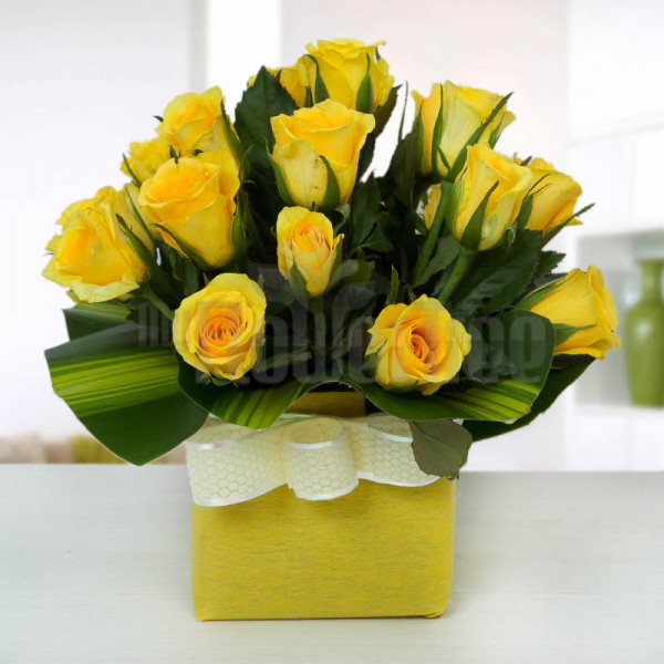 15 Yellow Roses in A Vase